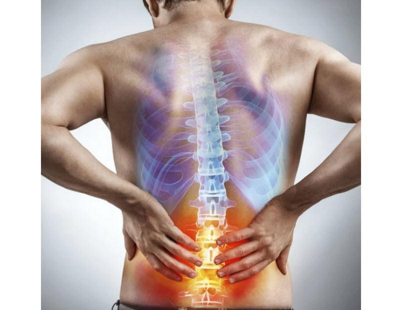 در صورتی داشتن چه علام و شرایطی کمردرد شما، یک کمردرد عادی نیست؟