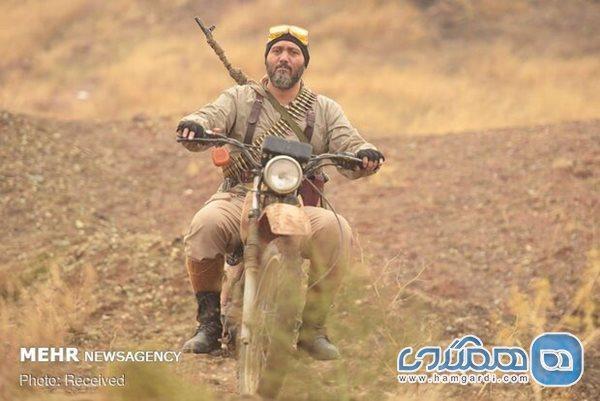 کامبیز دیرباز: نقش شهید زرین را روی هوا زدم