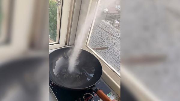مشاهده گردباد روی ماهیتابه
